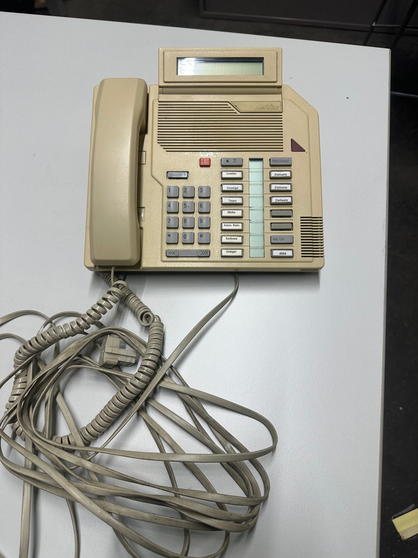 Vintage-Bürotelefon – Nostalgie und Funktionalität in einem